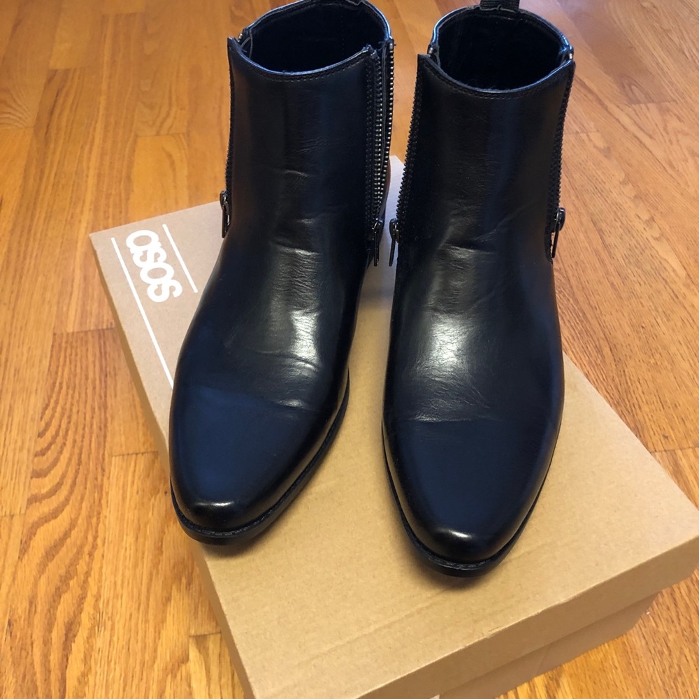 Chelsea Boots Size 8 - Black SOLD